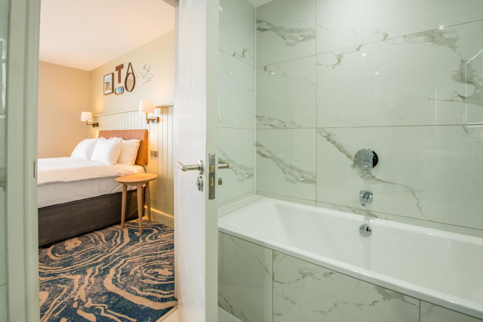 Imperial 3*
